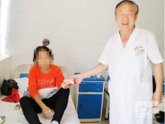 情暖中秋 济南中医白癜风医院为患者送月饼暖人
